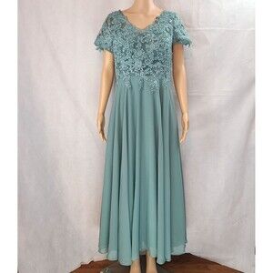 New Mother of the Bride (8) Eucalyptus Green Lace & Chiffon  Lace Up Back Dress